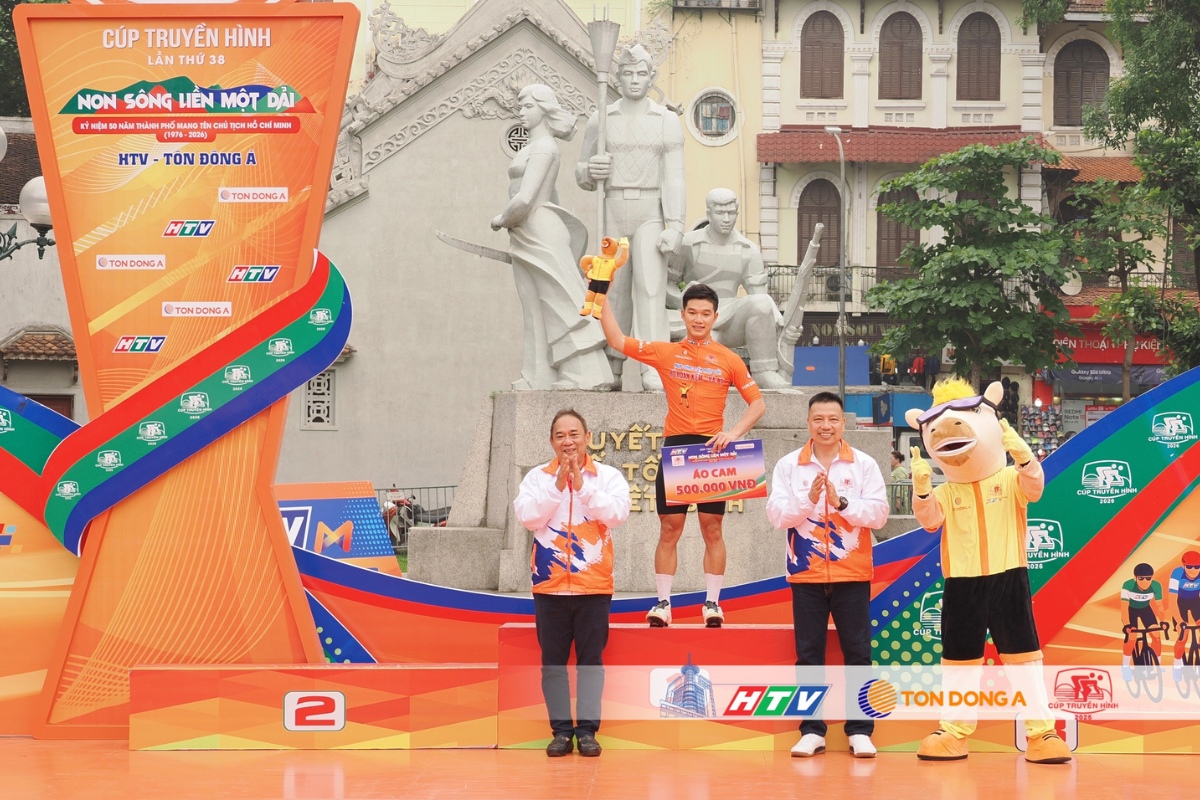 Nguyễn Văn Bình xuất sắc giữ vững vị trí Áo Cam sau 2 chặng