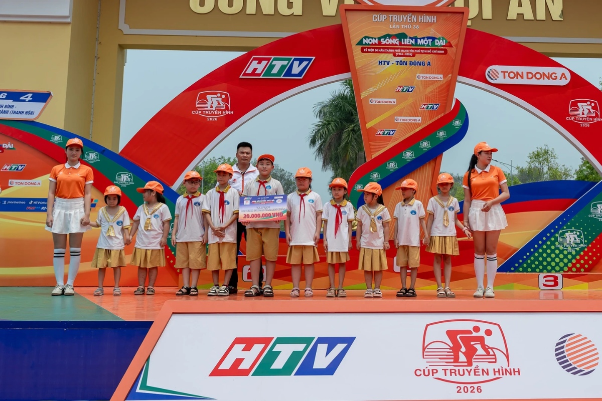 Trường Tiểu học Nguyễn Văn Trỗi, tỉnh Thanh Hóa nhận quà từ BTC