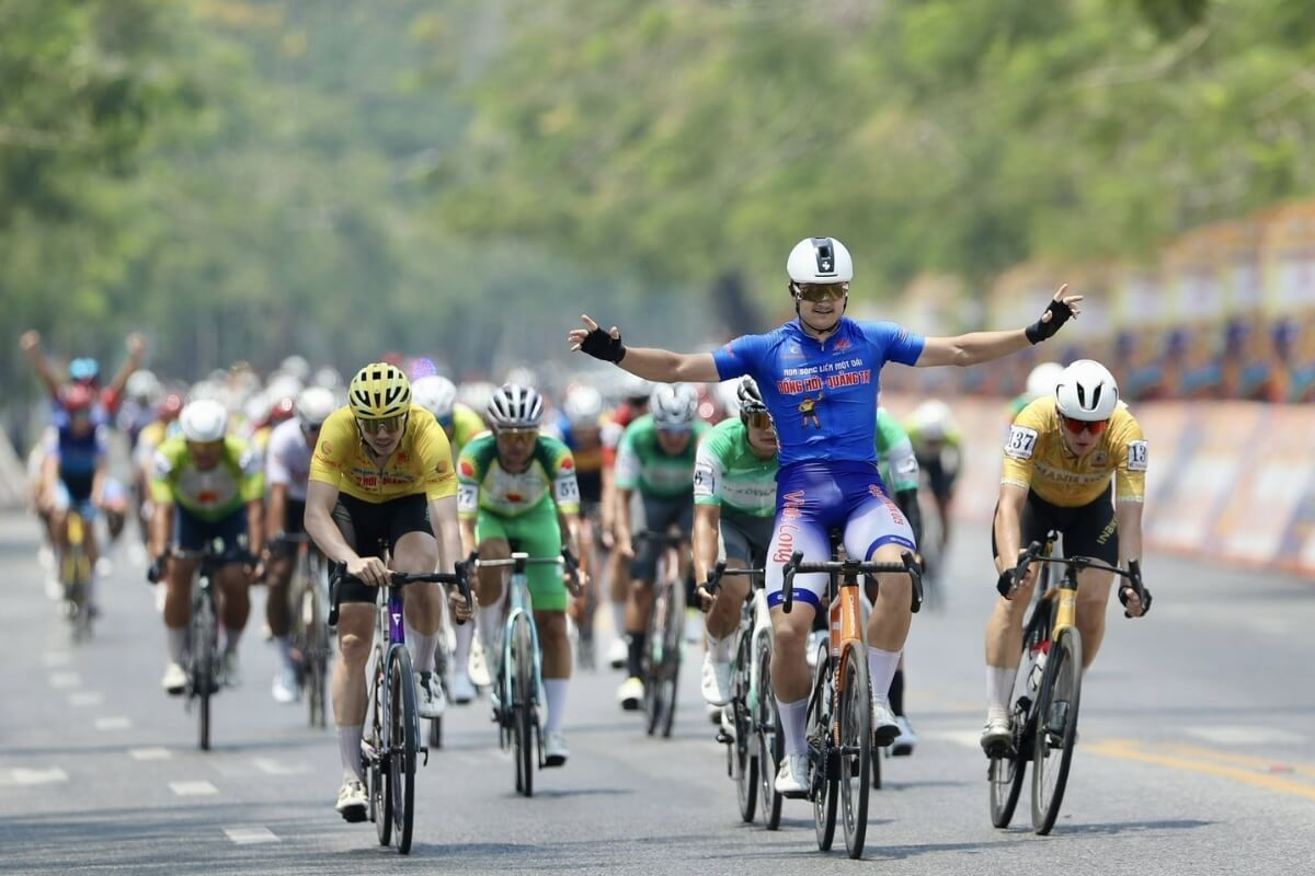 Chiến thắng chặng 8 thuộc về Patrick Patterson