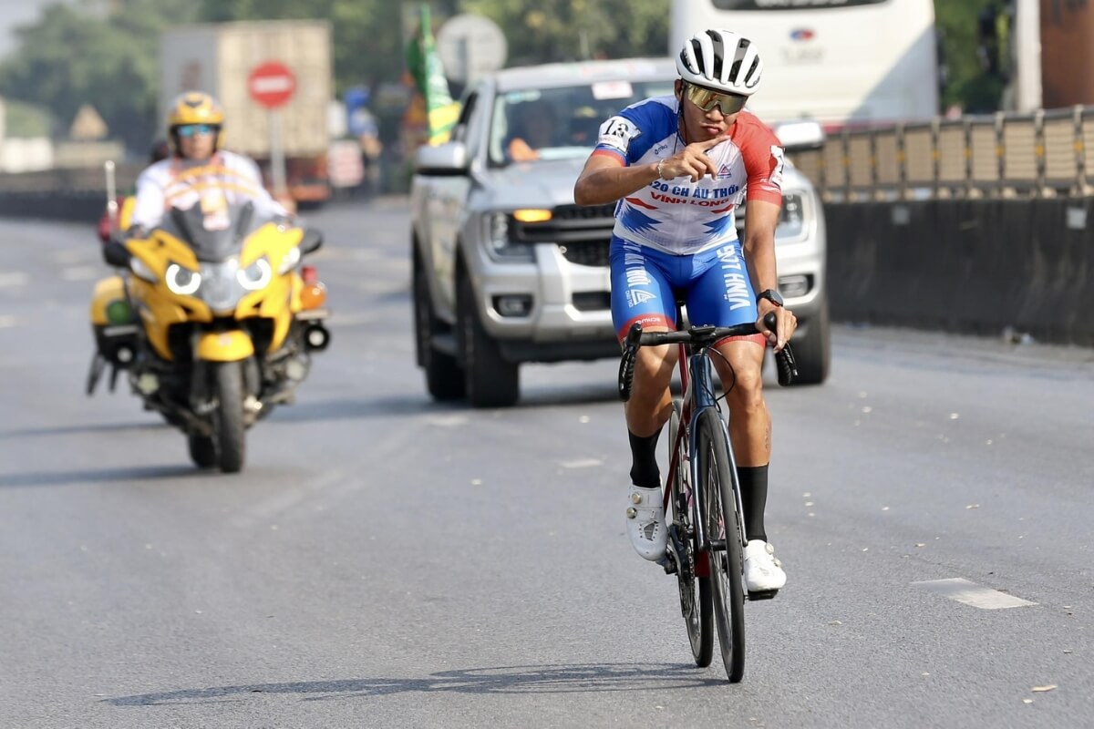 Cua-rơ việt nam nỗ lực hết mình trong chặng 8 cúp truyền hình