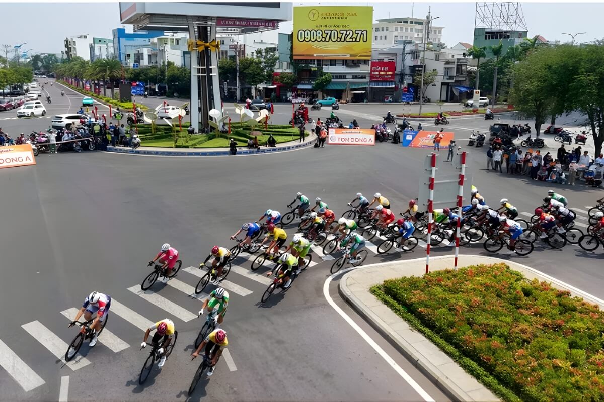 Khung cảnh thi đấu của chặng 13 tại thành phố Quy Nhơn