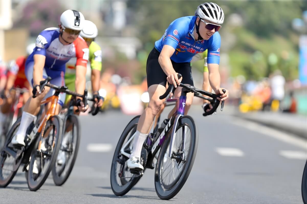 Marchuk Dzianis cán đích đầu tiên tại sprint 2