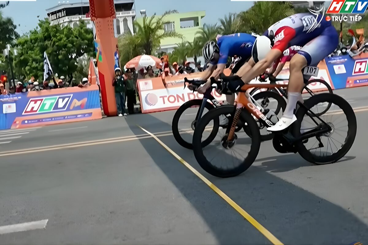 Nghẹt thở đến từng centimet ở vạch đích