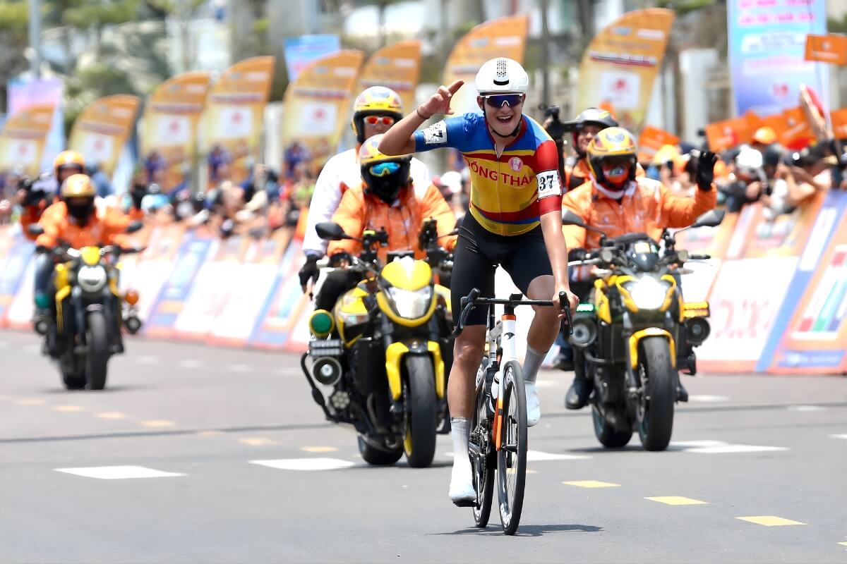 Ngoại binh Thụy Sĩ ăn mừng chiến thắng chặng 12 Cúp Truyền hình 2026