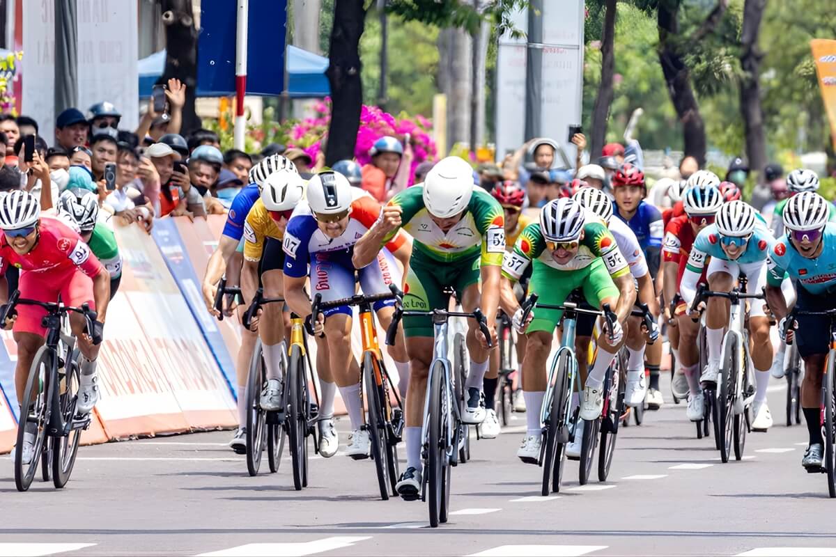 Trần Clement Em cán đích đầu tiên của chặng đua