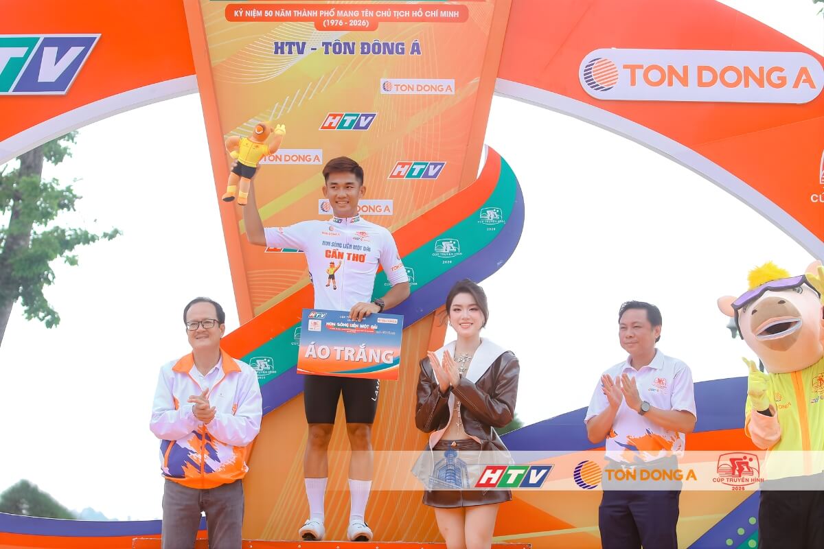 Trần Trọng Phúc giữ vững phong độ khi tiếp tục nắm danh hiệu Áo trắng