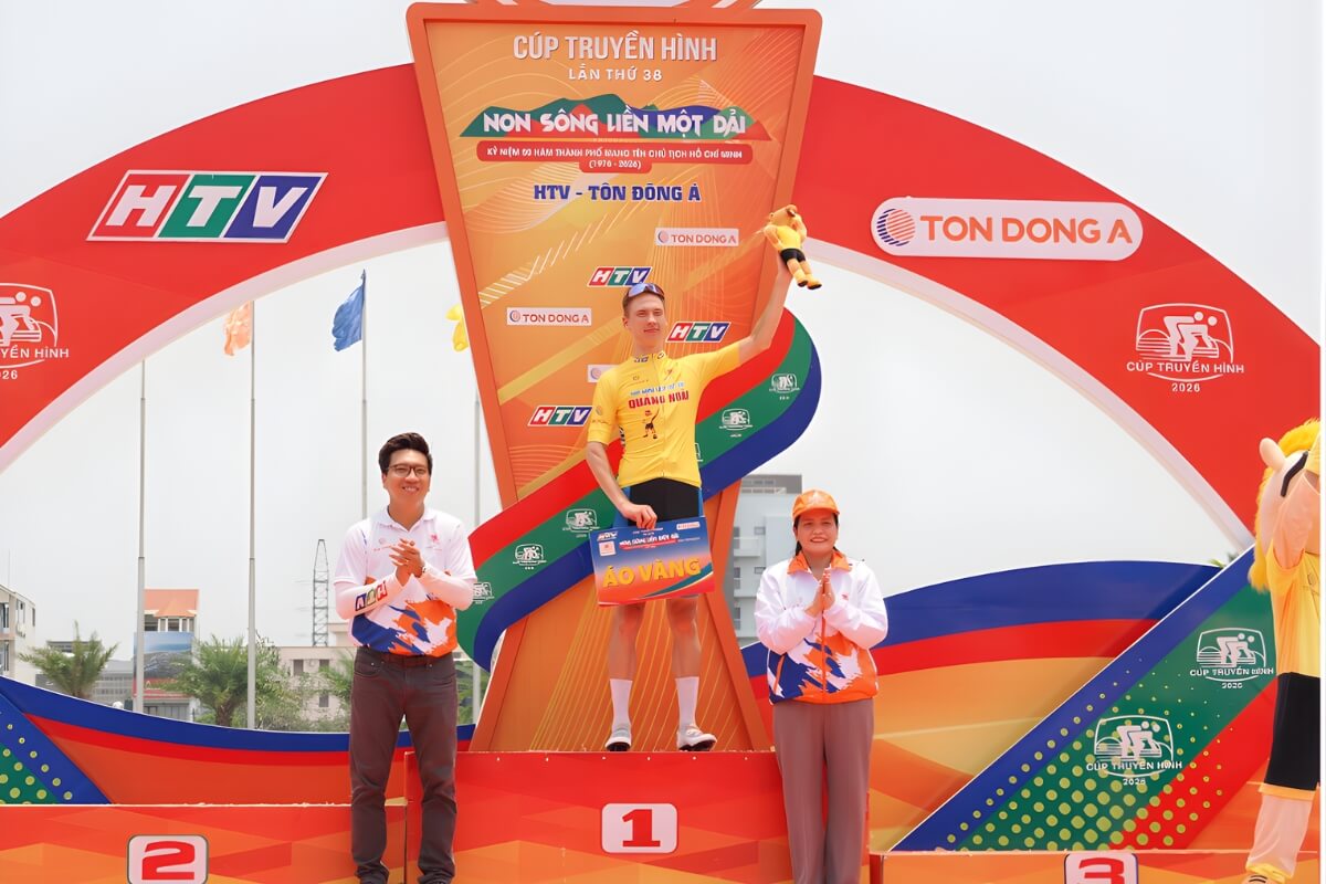 Yarash Uladzislau vẫn nắm giữ được Áo vàng sau chặng 11