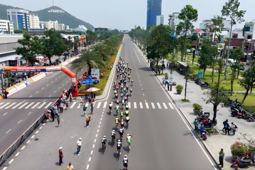 Diễn biến đoàn đua đang thi đấu