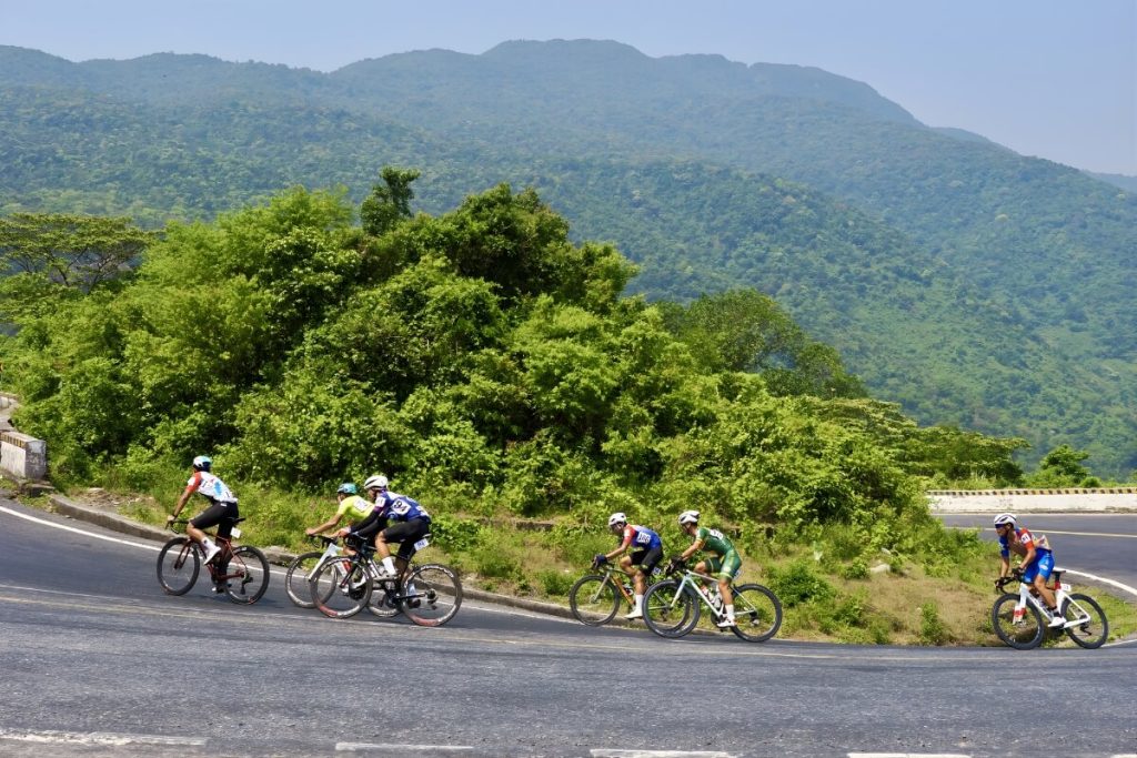 Quá trình đua đầy thử thách cộng với thời tiết khắc nghiệt