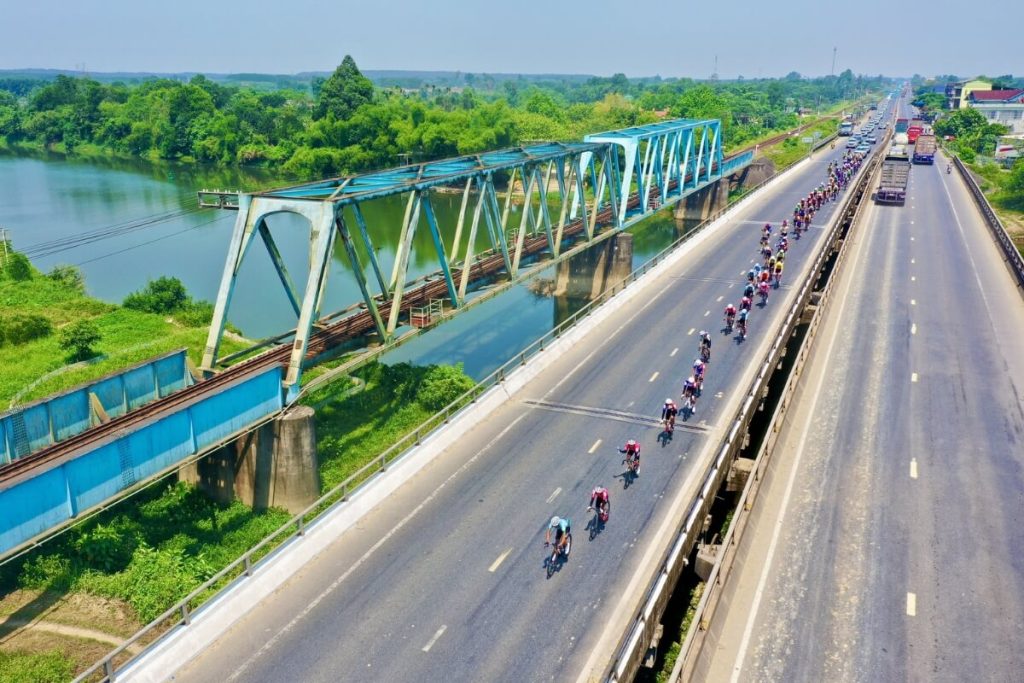 Vượt cầu Hiền Lương giải đua Cúp xe đạp Tp.HCM 2026